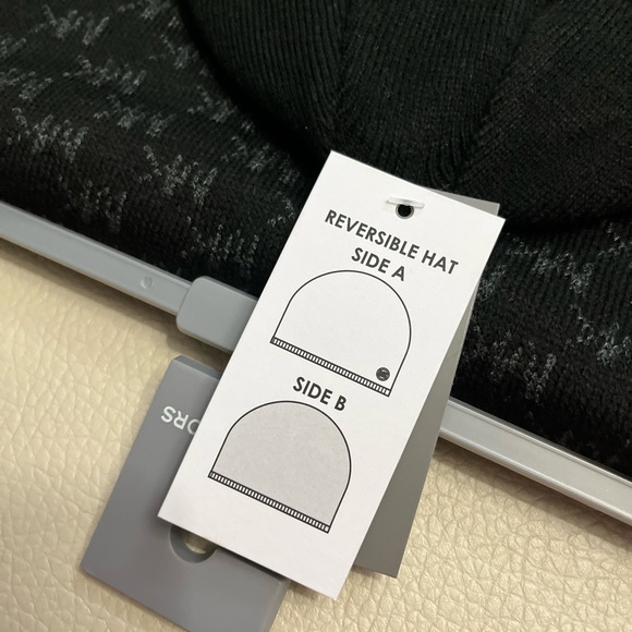 NWT - Michael Kors Reversible Beanie & Logo Scarf Set - Picture 5 of 6
